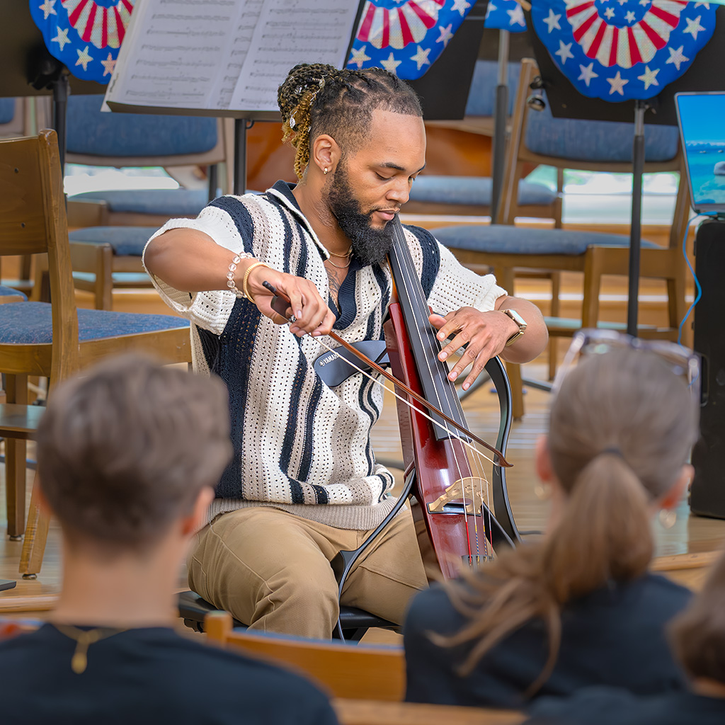 Mark Evans, Jr. also known as Maestro The Cellist, performs "Viva La Vida."